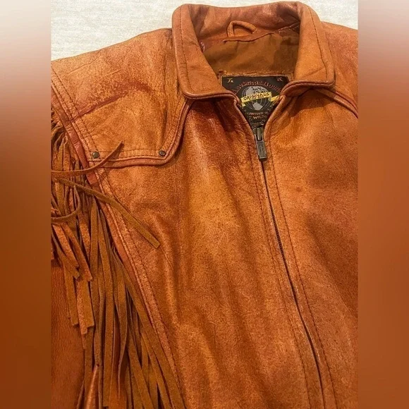 Wilson’s Adventure Bound leather jacket with tassels - Picture 4 of 9